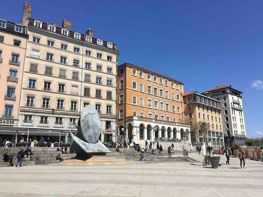 Studio Close Fourviere Very Quiet & Small Terrace Apartment Lyon